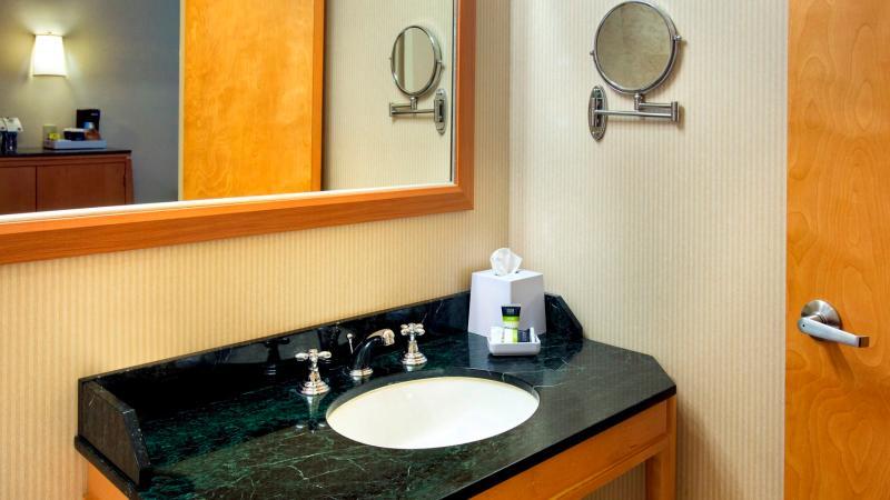 Four Points By Sheraton Melville Long Island Hotel 4*